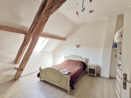 Postel nebo postele na pokoji v ubytování Logement très spacieux