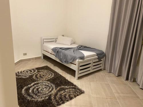 Katil atau katil-katil dalam bilik di Spacious 6-BRs in El-Sokhna /Beach & pool access