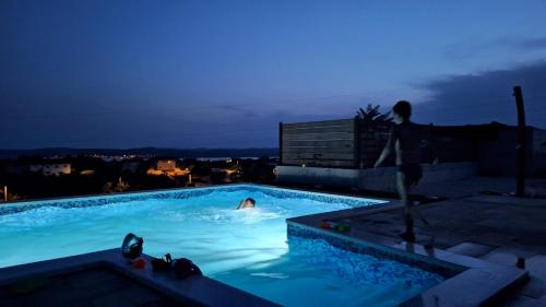 Kolam renang di atau dekat dengan Villa Scolopax rusticola Skradin with heated pool