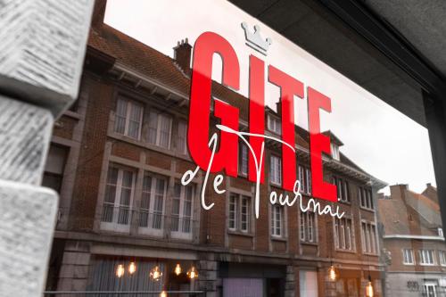 a sign in the window of a store at Gîte de Tournai - les beaux-arts in Tournai