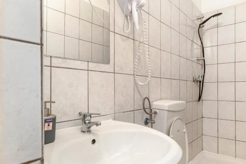 Kupaonica u objektu EasyStay 2BR Apt. connect with the whole City