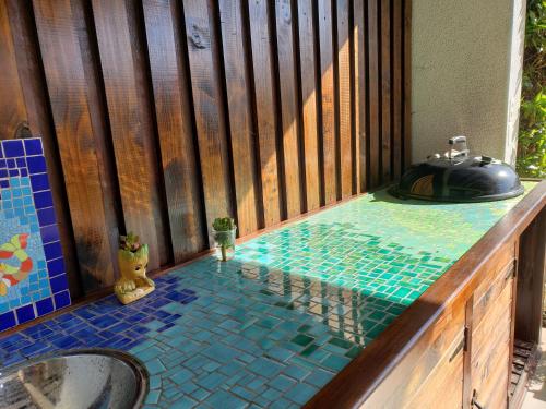 a swimming pool with a sink on a deck at Casa 9 personas Punta Puyai Papudo in Papudo