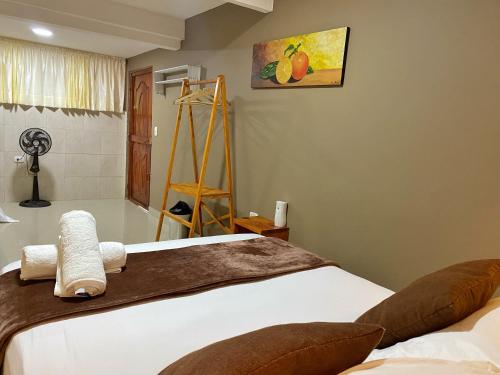 a bedroom with a bed and a bathroom with a shower at Hotel La Casablanca Tayrona in Calabazo