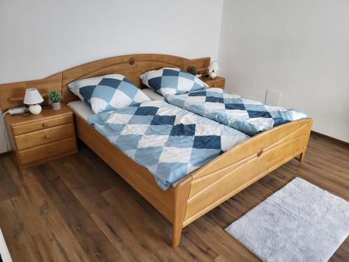 Ένα ή περισσότερα κρεβάτια σε δωμάτιο στο Ferienwohnung Mostheuriger Leo-Hof Kathi