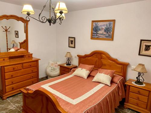 A bed or beds in a room at Alojamiento Rural Mar de Olivos