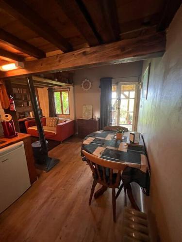 Χώρος καθιστικού στο Cabane dans les bois avec vue sur les Pyrénées