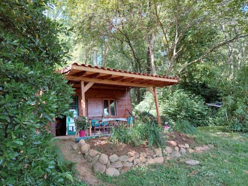Κήπος έξω από το Cabane dans les bois avec vue sur les Pyrénées