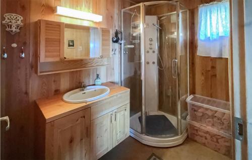 Koupelna v ubytování Cozy Home In Hellandsjen With Kitchen