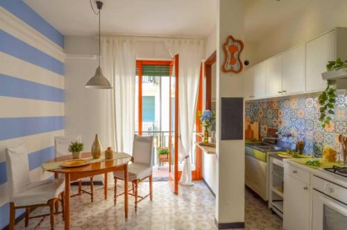 a kitchen with a table and chairs in a room at Sea La Vie in Moneglia