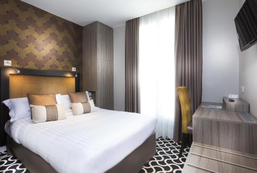 Ένα ή περισσότερα κρεβάτια σε δωμάτιο στο Hôtel International Paris