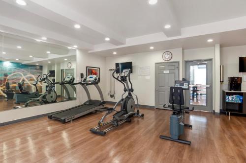 Gimnasio o equipo deportivo en Best Western Plus Commerce Hotel