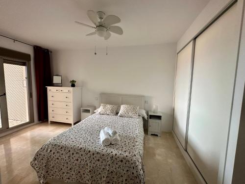 A bed or beds in a room at Carboneras - Holidays Time