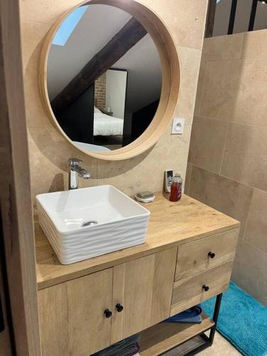 a bathroom with a sink and a mirror at Loft style industriel in Bagnols-sur-Cèze