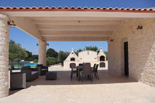 a patio with a table and chairs and a building at Dimora Sasa in Putignano