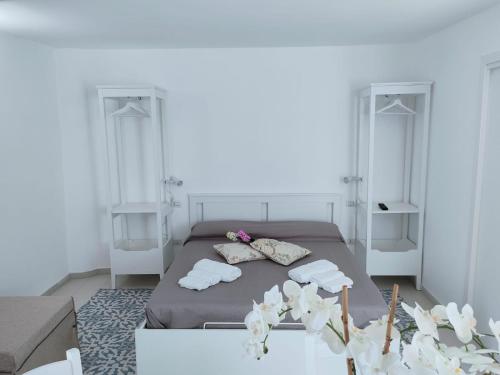 a bedroom with a bed with towels on it at Dimora Storica Il Tiglio in Castellana Grotte