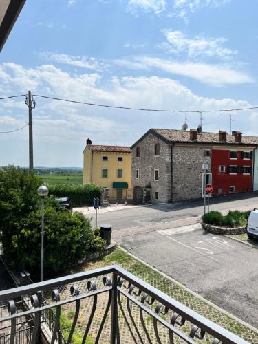 una vista da un balcone di un edificio di Residenza Al SoGno - on Lake Garda a Cavaion Veronese