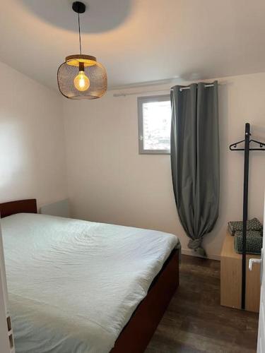 Postel nebo postele na pokoji v ubytování Appartement T2 - 2e étage