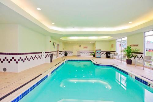 a swimming pool in a hotel lobby with a large pool at SpringHill Suites Pittsburgh Monroeville in Monroeville