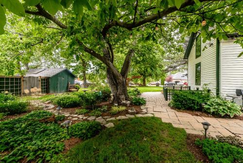 Κήπος έξω από το Woodbourne Inn