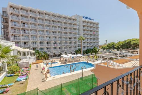 BenalRoma spacious apartment 50 mt from the beach