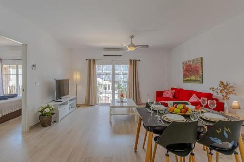 BenalRoma spacious apartment 50 mt from the beach
