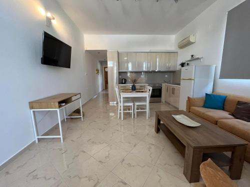 Kuchyň nebo kuchyňský kout v ubytování Nesèa Apartment Faliraki