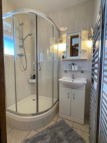 A bathroom at 2 Bedrooms 2 Stations