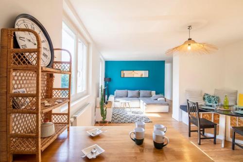 Grand salon, 2 chambres en centre-ville