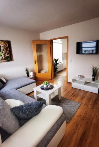 a living room with a couch and a table at Ferienwohnung im Starenweg in Blankenburg