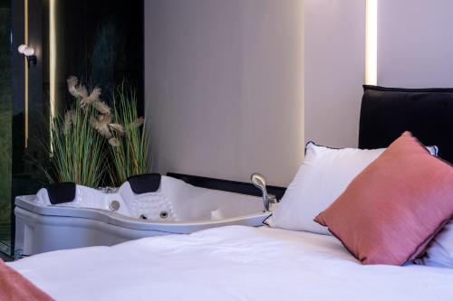 Ένα ή περισσότερα κρεβάτια σε δωμάτιο στο South Star Suites