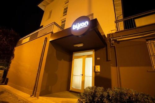 Gallery image of Hotel Byron solo per giovani in Riccione