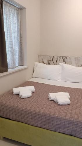 Postel nebo postele na pokoji v ubytování EPONIMI ROOMs