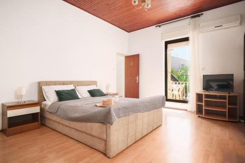 Apartment and Rooms Mrkovic Top Lokacija i Parking