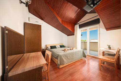 Apartment and Rooms Mrkovic Top Lokacija i Parking