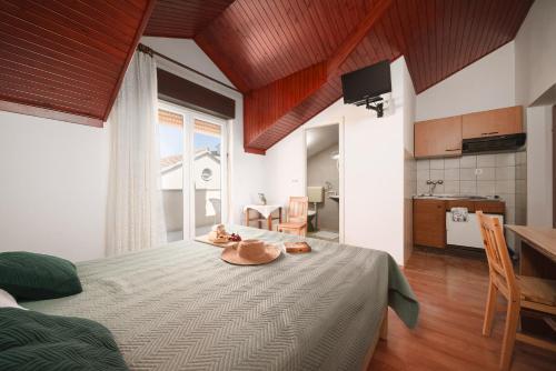 Apartment and Rooms Mrkovic Top Lokacija i Parking