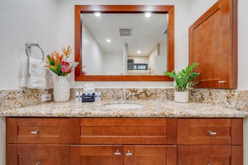 A bathroom at Kaanapali Royal A303