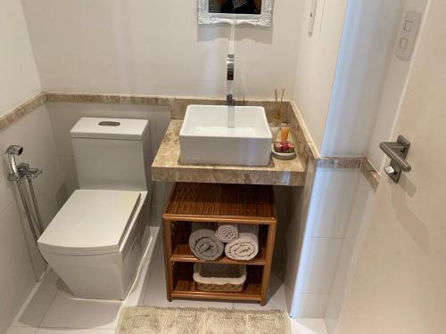 a bathroom with a sink and a toilet at Apartamento em Condominio de Luxo - Iberostar- Praia Do Forte in Praia do Forte