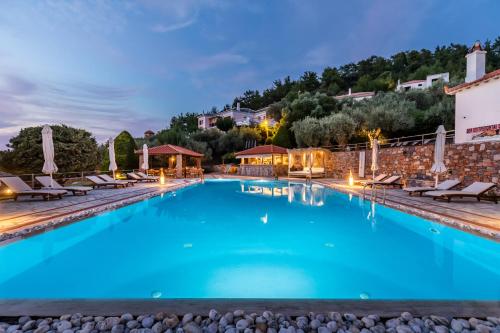 Ourania Studios & Apartments