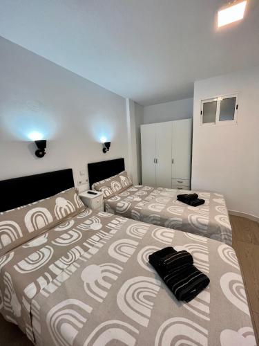 a bedroom with two beds and a large bed sidx sidx sidx at Apartment Ducado 41 Benidorm Playa levante 4 P in Benidorm