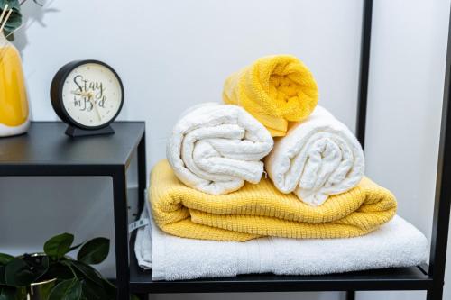 a pile of towels sitting on top of a shelf at TD Carsh Wolverhampton - Luxurious 2 Bed House - Sleeps 6 - Perfect for Long Stay Workers - Leisure - Families in Wolverhampton