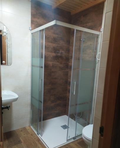 a glass shower in a bathroom with a toilet at Casa Haza San Luis in Riópar