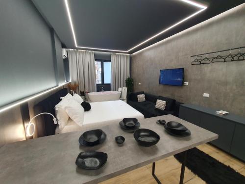 Una televisión o centro de entretenimiento en Vlore Luxury Apartaments "FAEL"