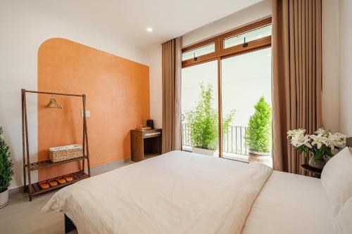 a bedroom with a large bed and a large window at Miền Sương Khói - Home & Café in Khu Chi Lăng