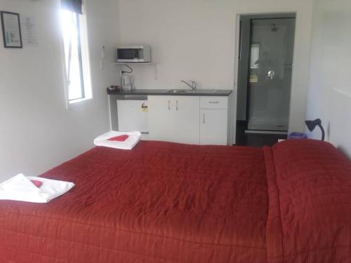 Łóżko lub łóżka w pokoju w obiekcie Brown Trout Motel