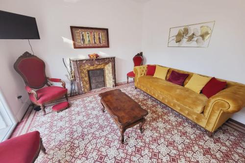 House 140m With Pool Between Country And City