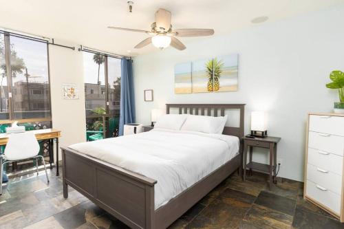 a bedroom with a bed and a ceiling fan at Pineapple Paradise - Mission Beach - Stunning in San Diego