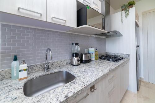 Luxury Condo, 2BR, Fast Internet, Condo Akulにあるキッチンまたは簡易キッチン
