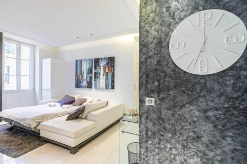 Large renovated studio - rue Hoche - Cannes center