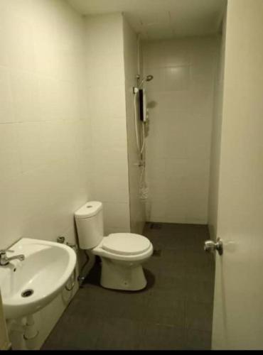 a bathroom with a toilet and a sink at Cinta Hati Homestay Crystal Creek Apartment Taiping in Taiping