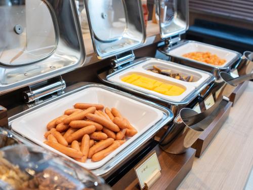 ホテルの敷地内または近くでの食事または食べ物